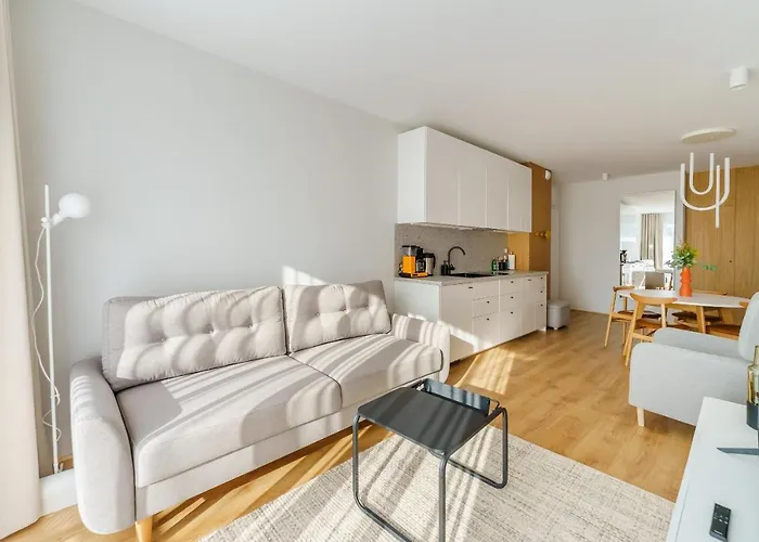 Sun Surfingbird 아파트 드지비르지노